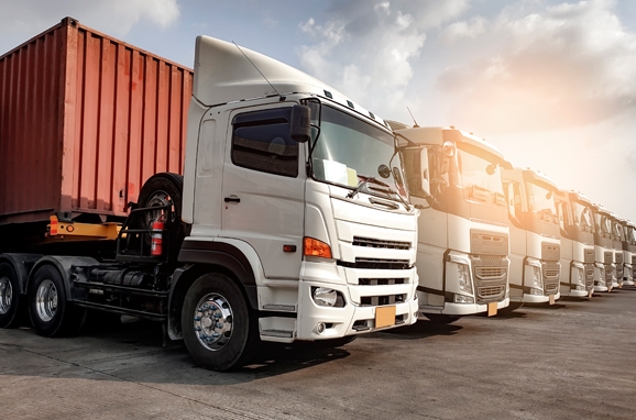 Teherautók és furgonok